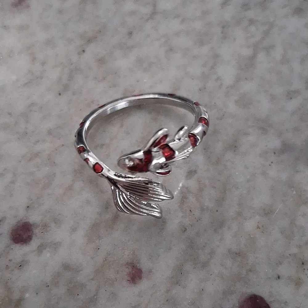 NWT Beautiful Boho Silver & Red Koi Fish 7 Wrap Around Ring!!
